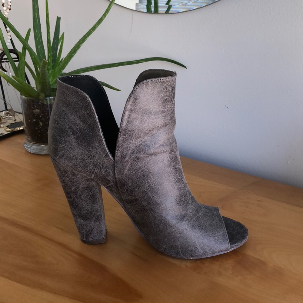 Michael Antonio open toe heeled booties. Size 8.5